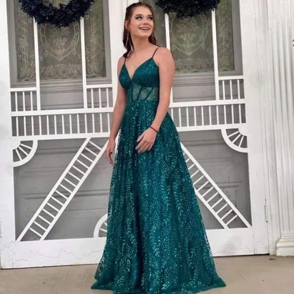 Emerald Green PromDress - Picture 1 of 3
